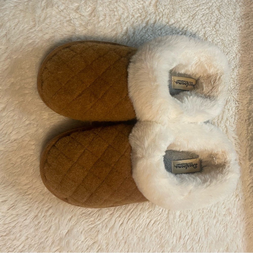 Dearfoams Chestnut Slippers with Ivory Faux Fur